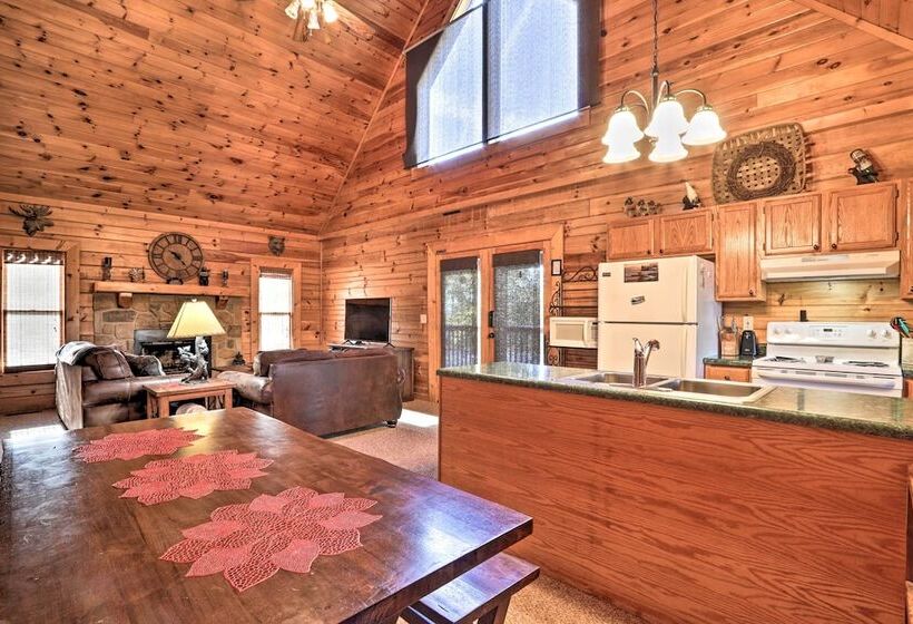 Sevierville Cabin W/ Lake Access & Private Hot Tub