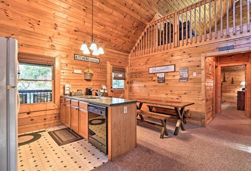 Sevierville Cabin W/ Lake Access & Private Hot Tub