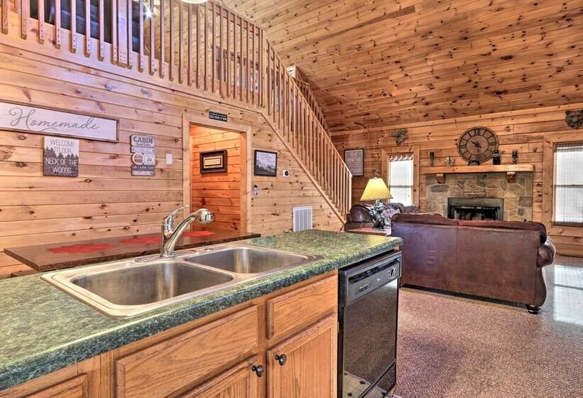 Sevierville Cabin W/ Lake Access & Private Hot Tub