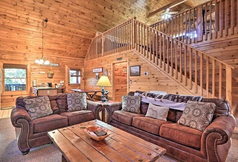 Sevierville Cabin W/ Lake Access & Private Hot Tub