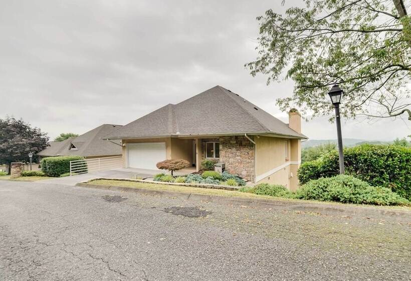 Sevierville Home W/ Mountain Views ~ 1 Mi To Town!