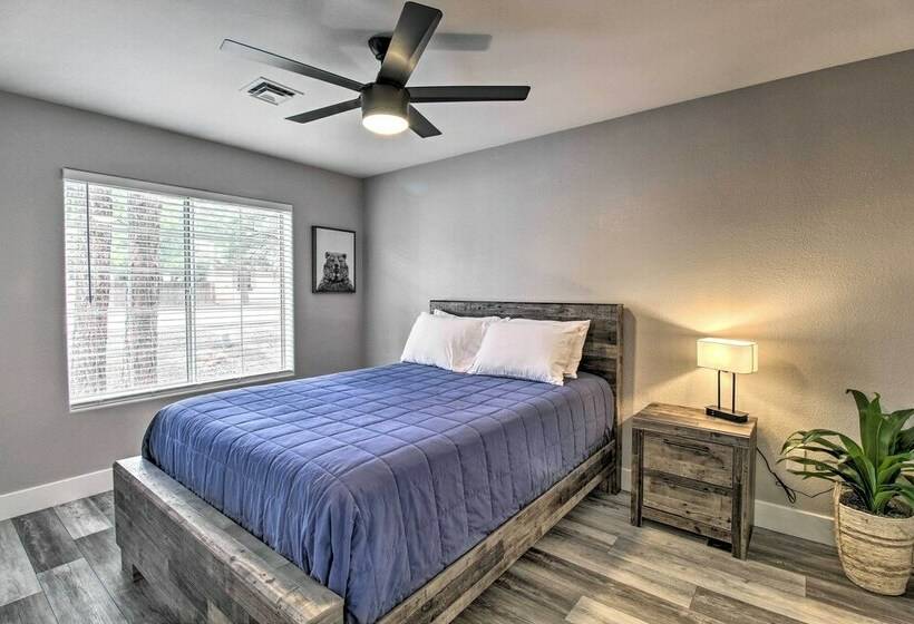 Show Low Family Home ~ 1 Block To City Park!