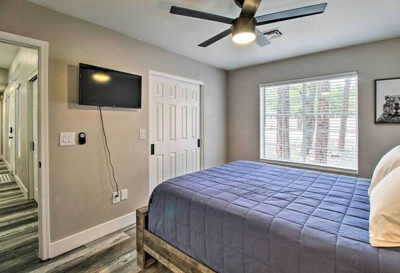 Show Low Family Home ~ 1 Block To City Park!