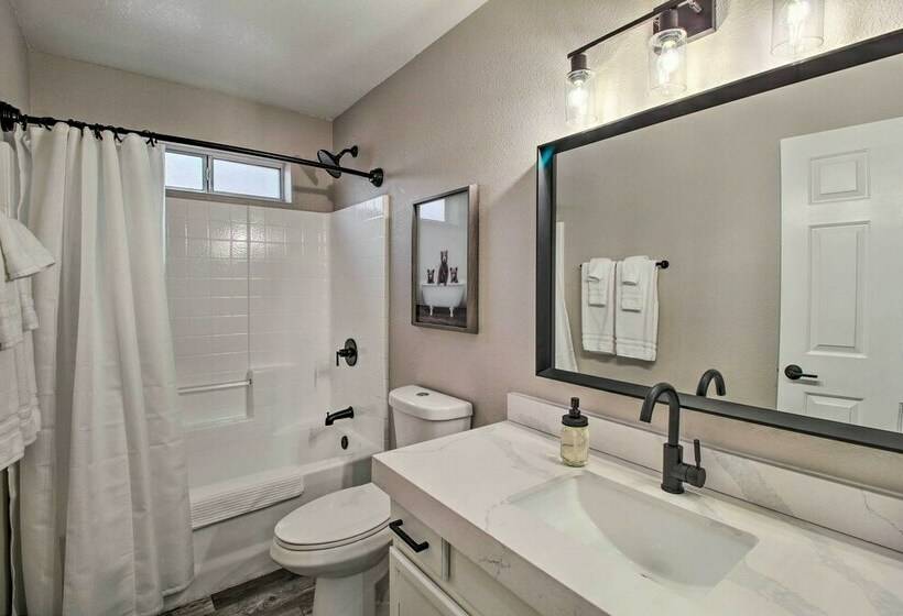 Show Low Family Home ~ 1 Block To City Park!