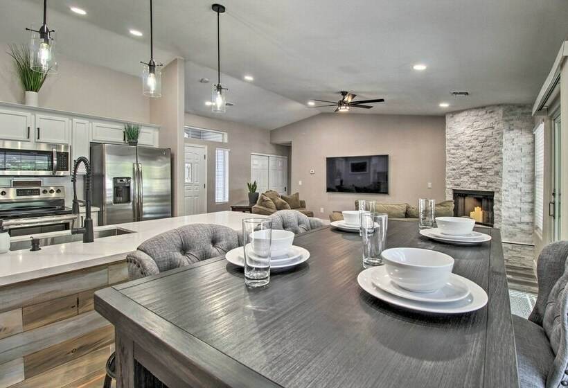 Show Low Family Home ~ 1 Block To City Park!