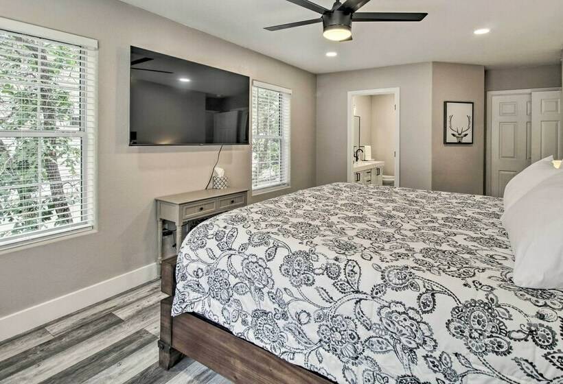 Show Low Family Home ~ 1 Block To City Park!