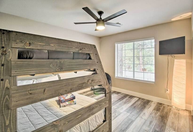 Show Low Family Home ~ 1 Block To City Park!