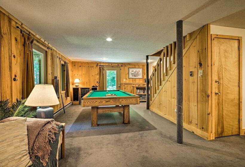 Spacious Dover Home W/ Sauna < 5 Miles To Ski!