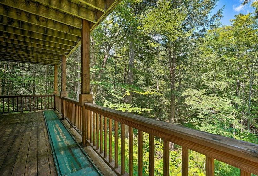 Spacious Dover Home W/ Sauna < 5 Miles To Ski!