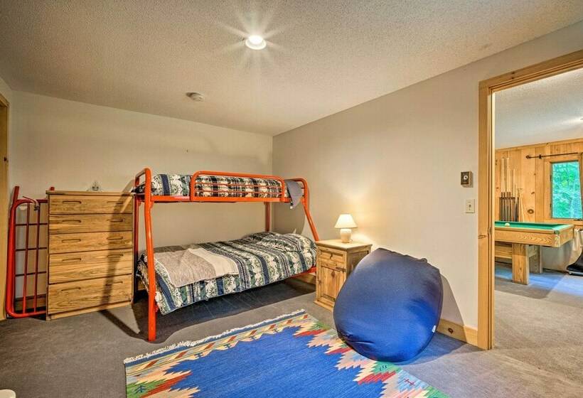 Spacious Dover Home W/ Sauna < 5 Miles To Ski!