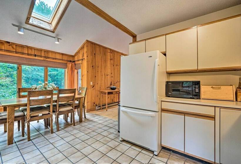 Spacious Dover Home W/ Sauna < 5 Miles To Ski!