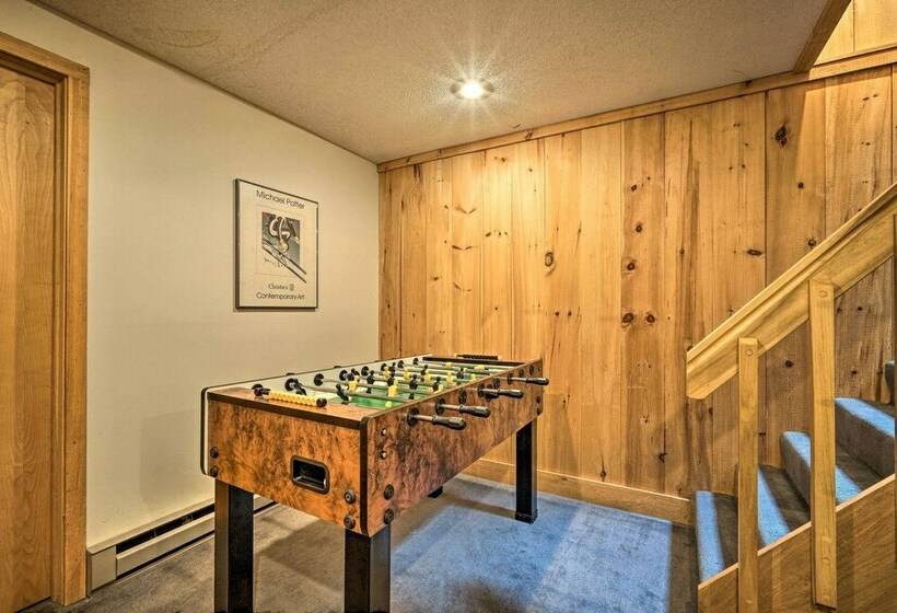 Spacious Dover Home W/ Sauna < 5 Miles To Ski!