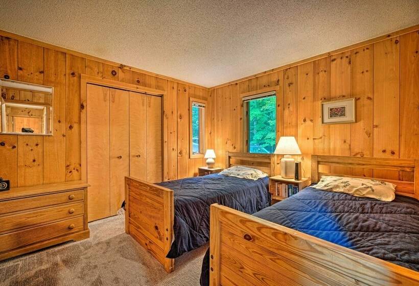 Spacious Dover Home W/ Sauna < 5 Miles To Ski!