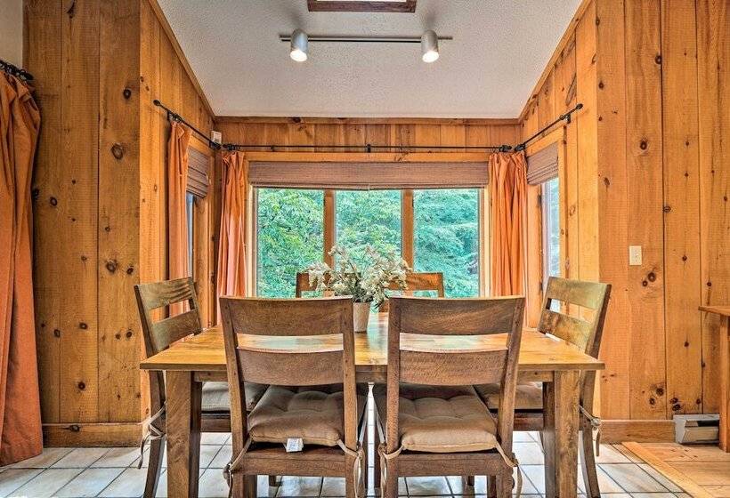 Spacious Dover Home W/ Sauna < 5 Miles To Ski!