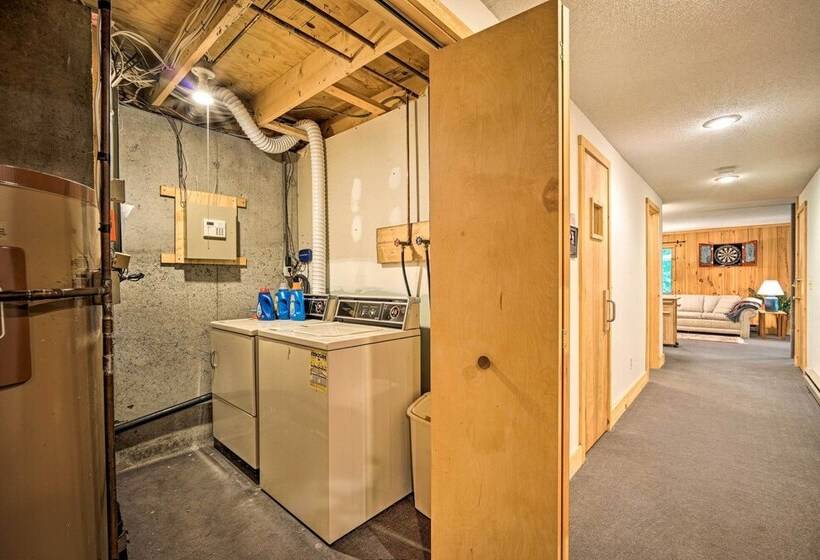 Spacious Dover Home W/ Sauna < 5 Miles To Ski!