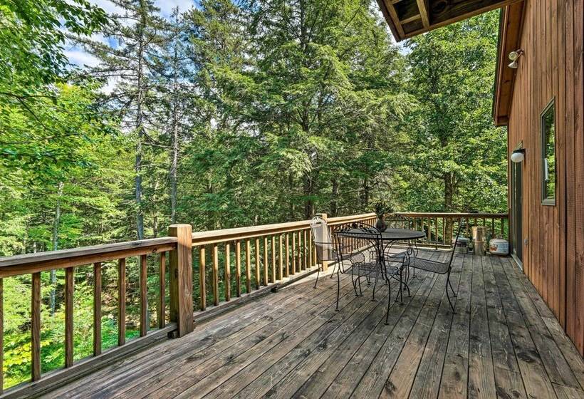 Spacious Dover Home W/ Sauna < 5 Miles To Ski!