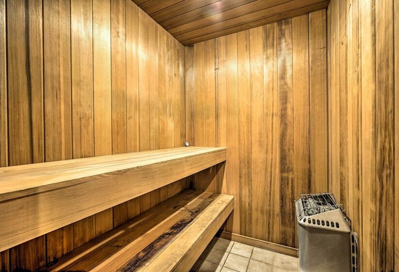 Spacious Dover Home W/ Sauna < 5 Miles To Ski!