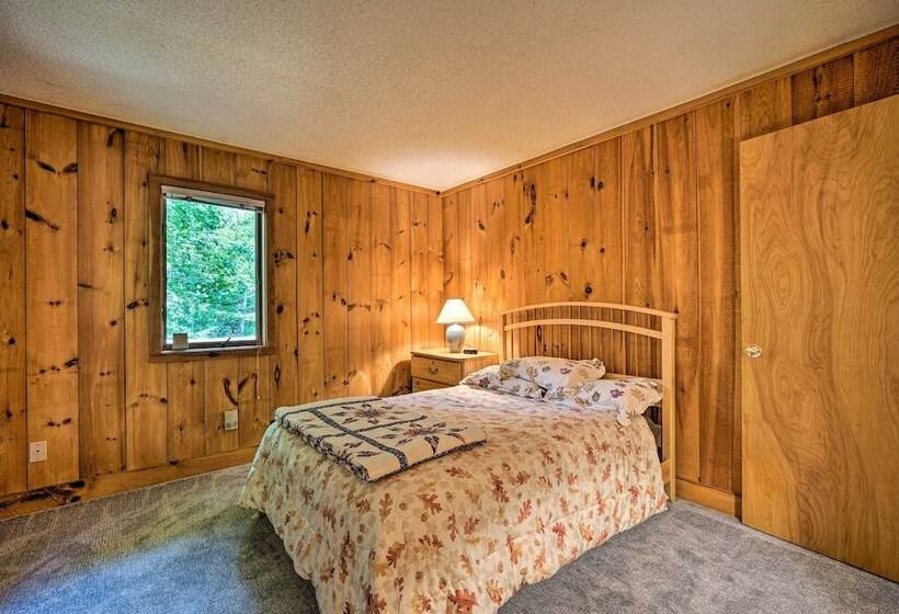 Spacious Dover Home W/ Sauna < 5 Miles To Ski!