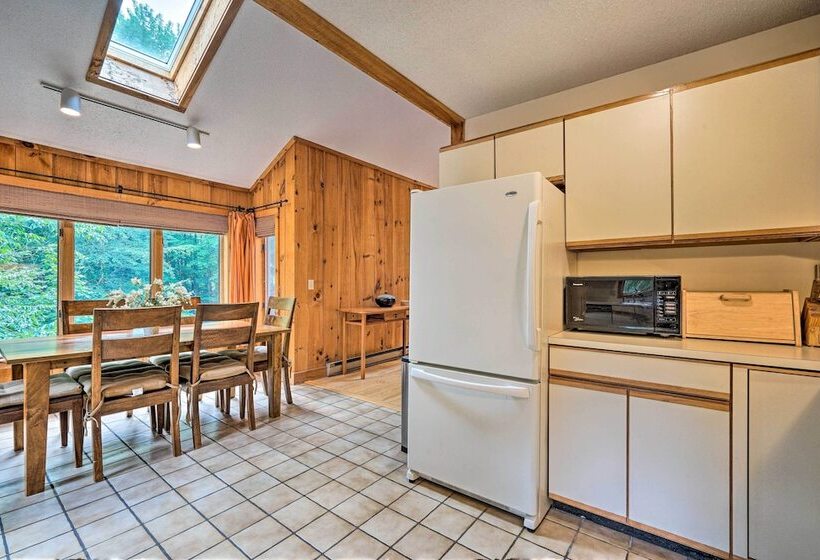 Spacious Dover Home W/ Sauna < 5 Miles To Ski!