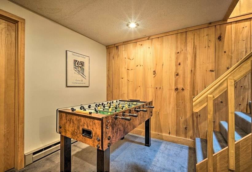 Spacious Dover Home W/ Sauna < 5 Miles To Ski!