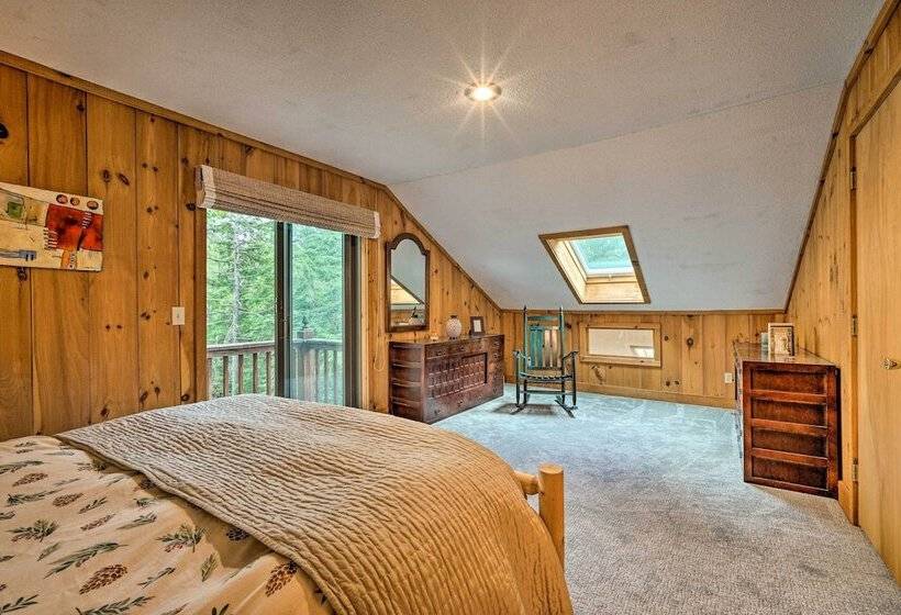 Spacious Dover Home W/ Sauna < 5 Miles To Ski!