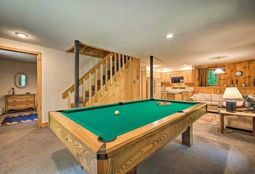 Spacious Dover Home W/ Sauna < 5 Miles To Ski!