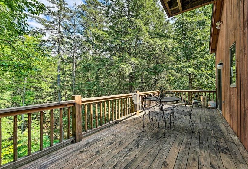 Spacious Dover Home W/ Sauna < 5 Miles To Ski!