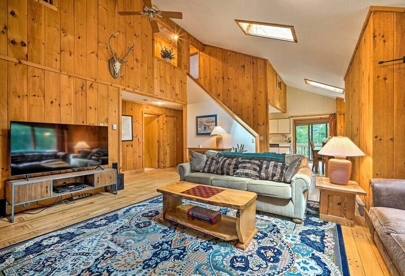 Spacious Dover Home W/ Sauna < 5 Miles To Ski!