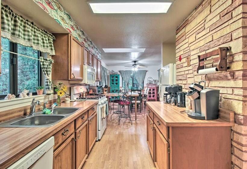 10 Mi To Show Low: Pinetop Lakeside Family Cabin!