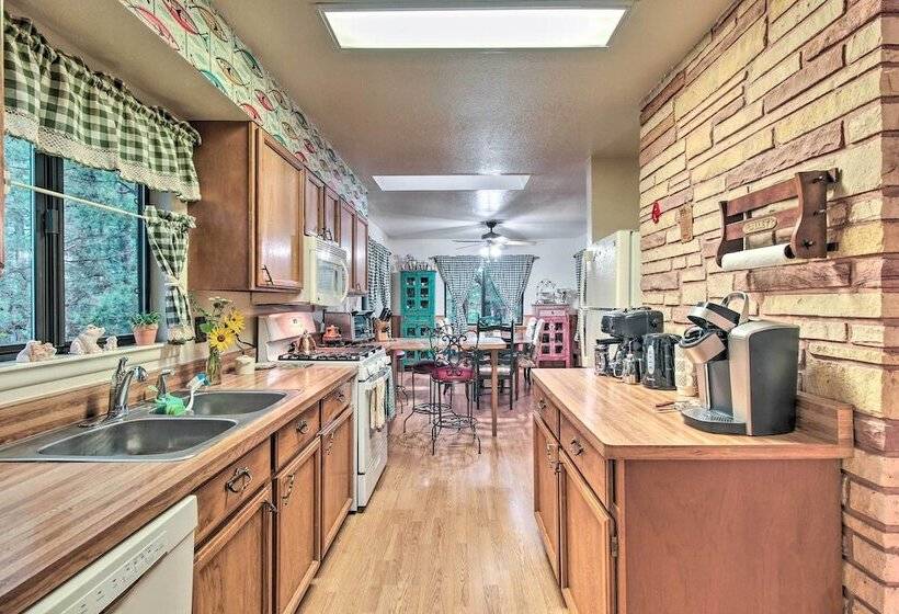 10 Mi To Show Low: Pinetop Lakeside Family Cabin!