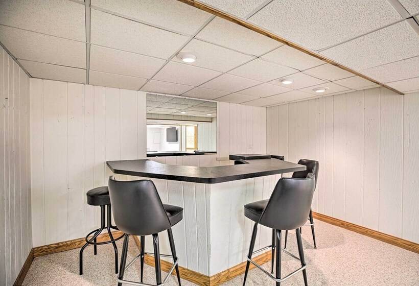 Spacious Family Glenwood Estates Home W/ Hot Tub!