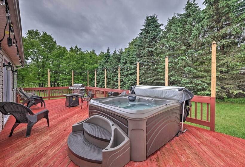 Spacious Long Pond Home Near Camelback Mtn Resort!