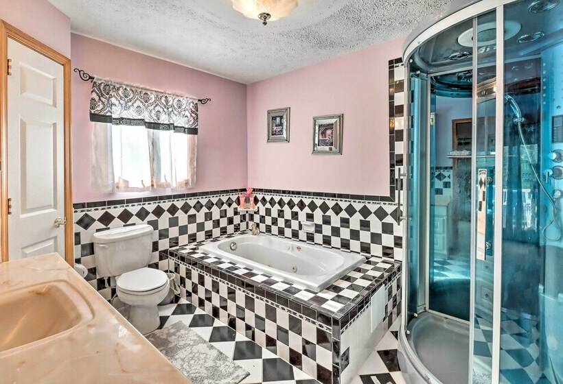 Spacious Long Pond Home Near Camelback Mtn Resort!
