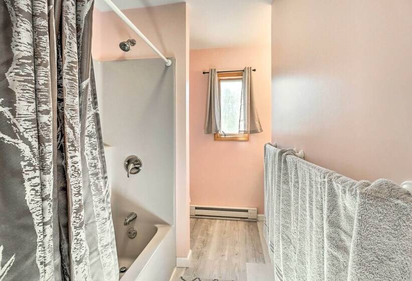 Spacious Long Pond Home Near Camelback Mtn Resort!