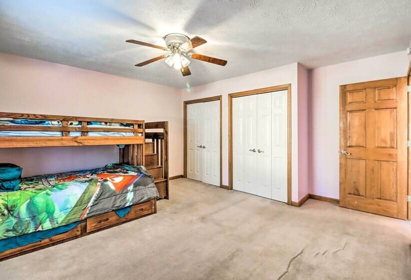 Spacious Long Pond Home Near Camelback Mtn Resort!