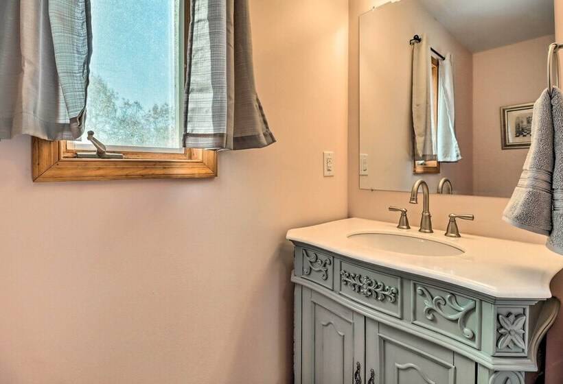 Spacious Long Pond Home Near Camelback Mtn Resort!