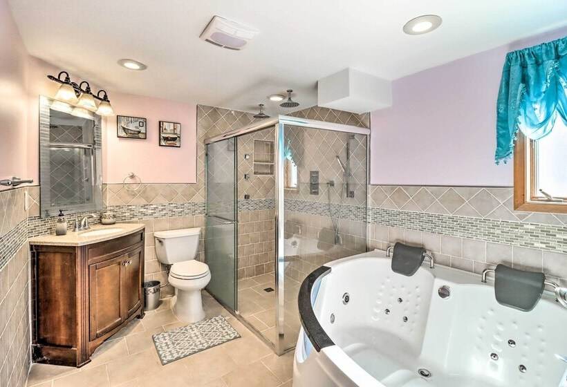 Spacious Long Pond Home Near Camelback Mtn Resort!