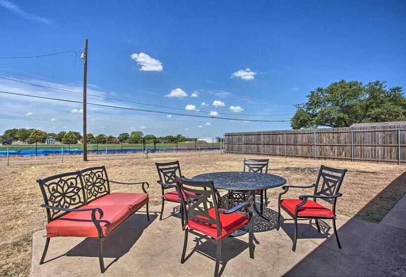 Home In Historic Waxahachie W/ Yard & Patio!