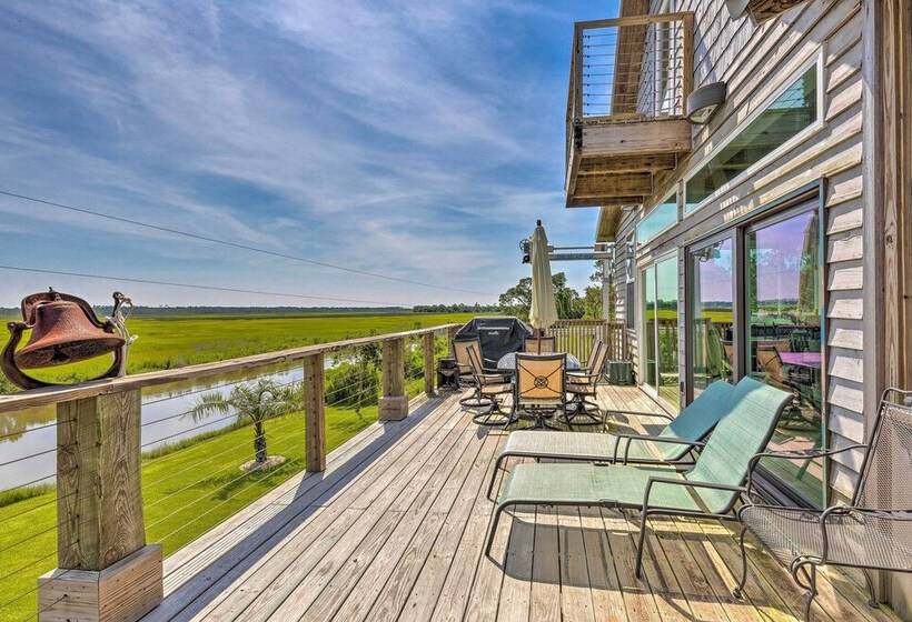 Spacious & Secluded Stilt Home On Fontaine Reserve