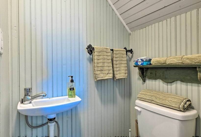 Spacious & Secluded Stilt Home On Fontaine Reserve