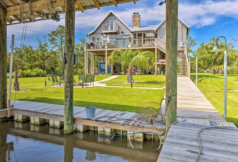 Spacious & Secluded Stilt Home On Fontaine Reserve