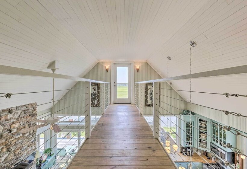 Spacious & Secluded Stilt Home On Fontaine Reserve