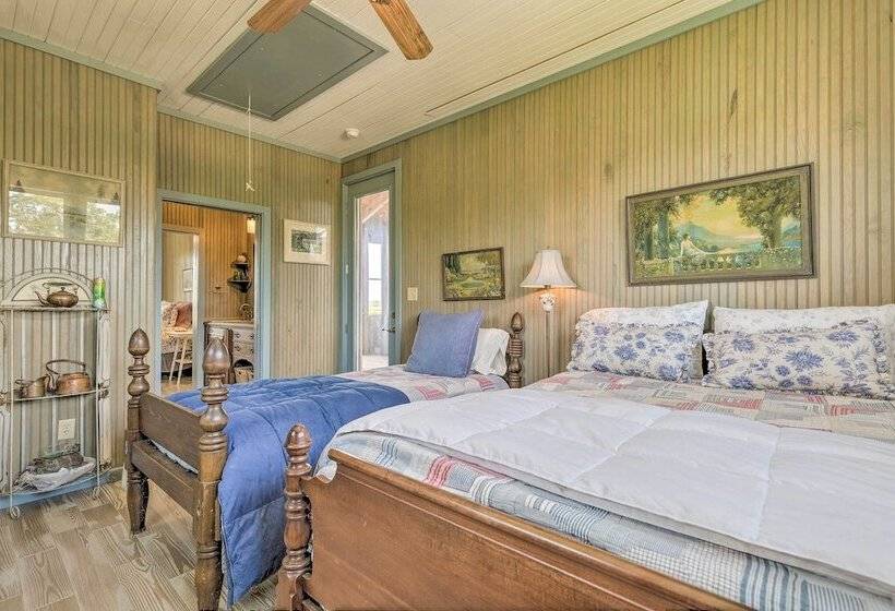 Spacious & Secluded Stilt Home On Fontaine Reserve