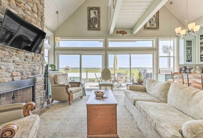 Spacious & Secluded Stilt Home On Fontaine Reserve