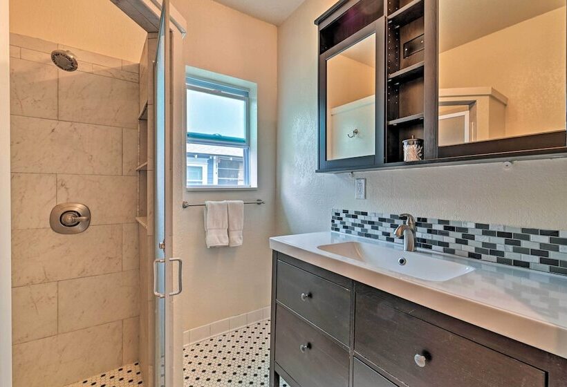 Walk To Dtwn: Winter Garden Home W/ Patio