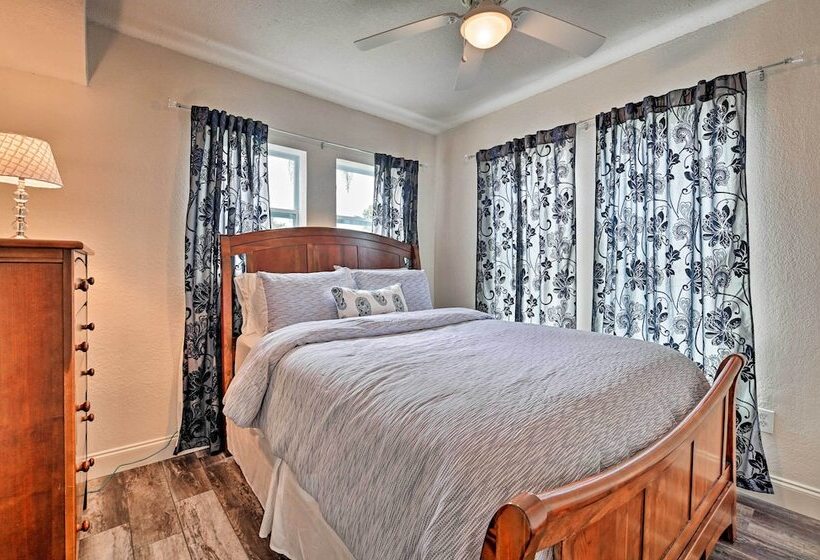 Walk To Dtwn: Winter Garden Home W/ Patio