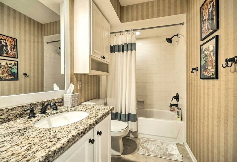 Spacious Woodlands Home: Pool & Outdoor Oasis