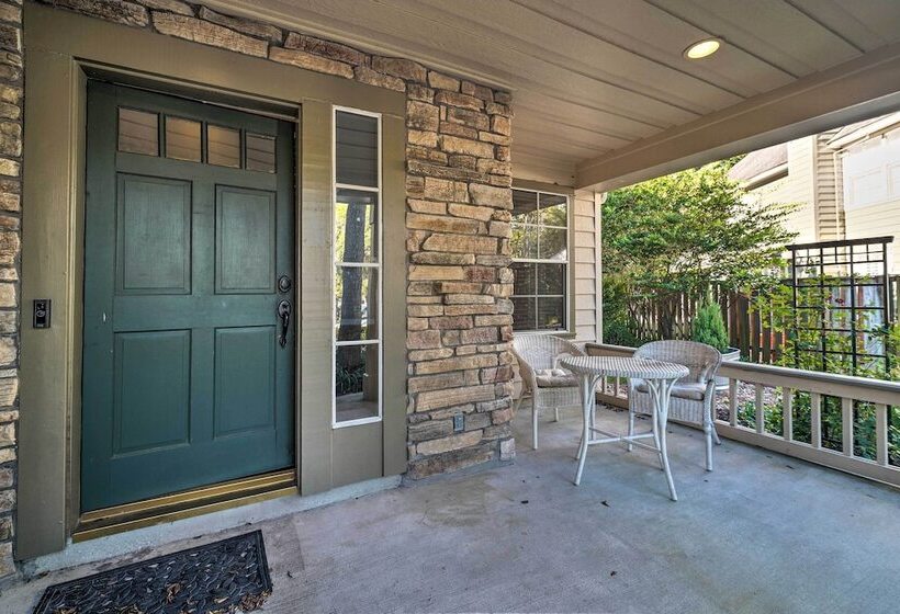 Spacious Woodlands Home: Pool & Outdoor Oasis