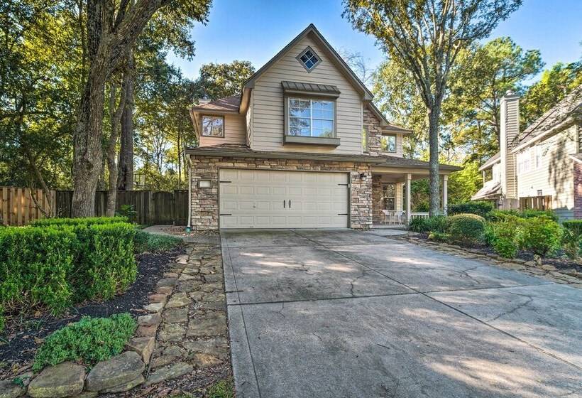 Spacious Woodlands Home: Pool & Outdoor Oasis