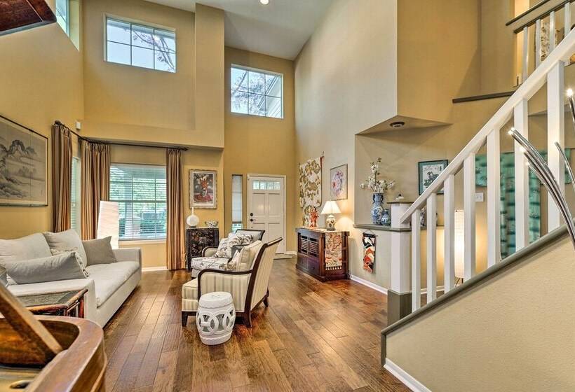 Spacious Woodlands Home: Pool & Outdoor Oasis